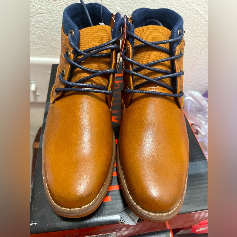 Boys Deer Stags dress shoes. NWT & box.